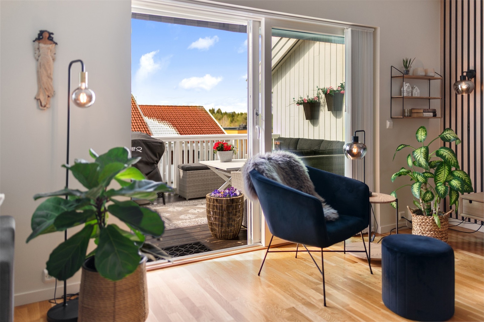 Fra stua har man utgang til balkong. Galleribilde