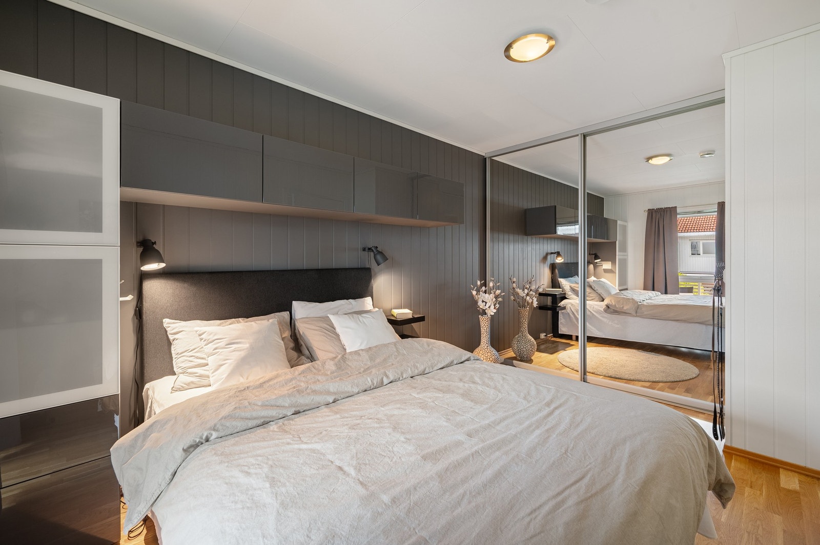 Hovedsoverommet er på 11,7 kvm og har god plass til dobbeltseng og skyvedørsgarderobe. Galleribilde