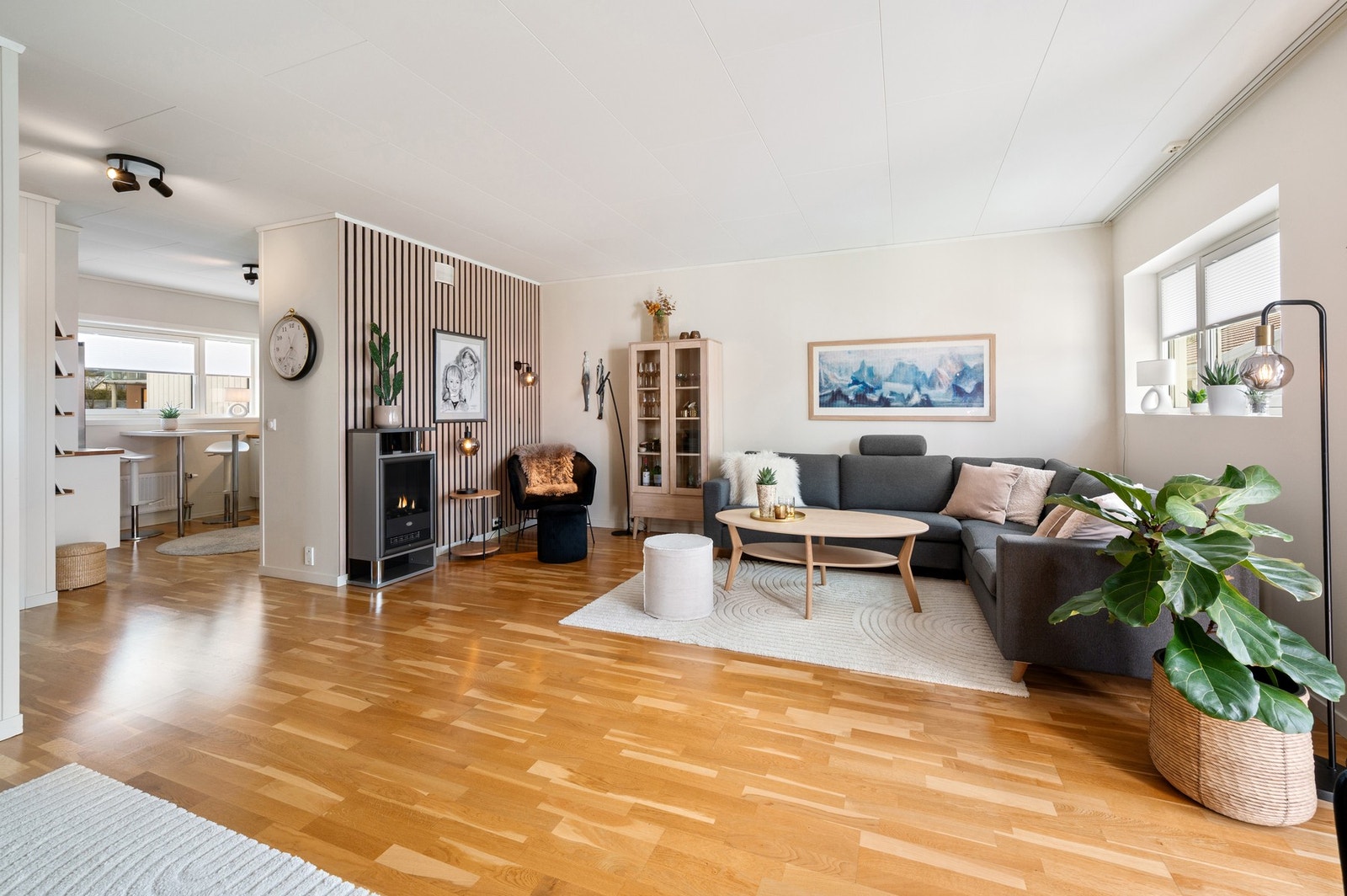 Boligen har fjernvarme og balansert ventilasjon. Galleribilde