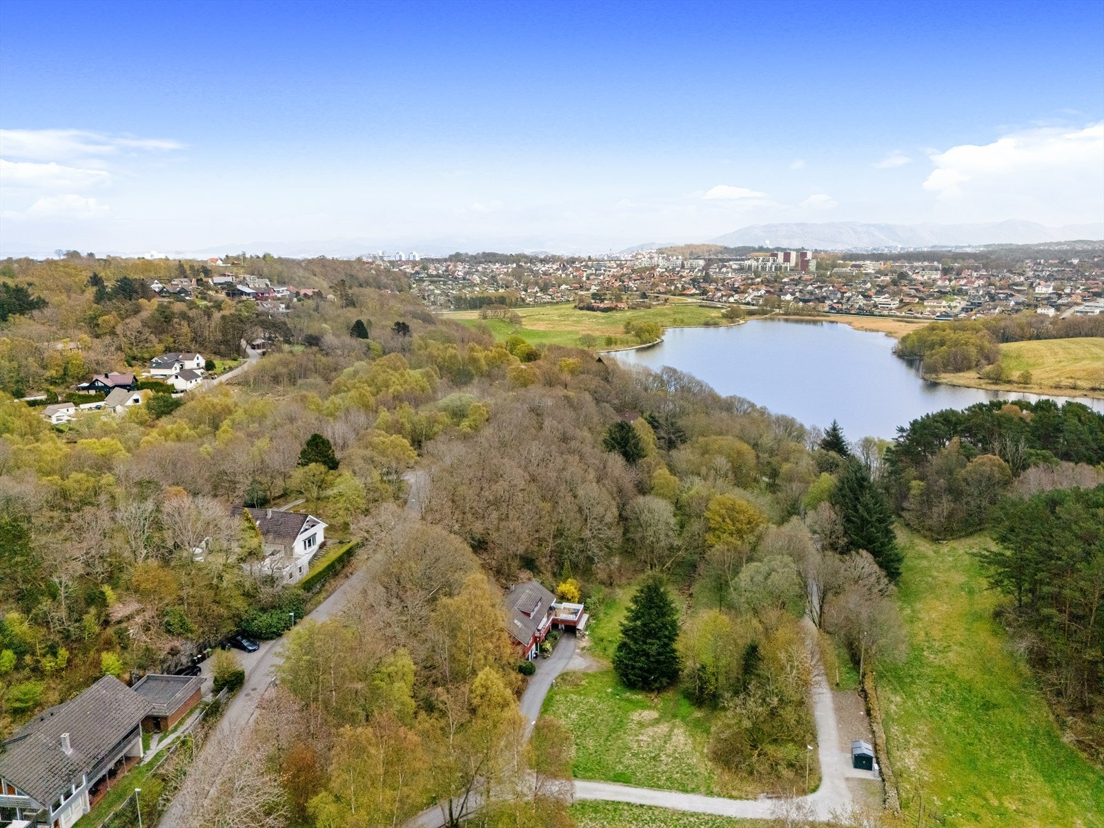 Beliggenheten kombinerer det beste fra to verdener: rolige, landlige omgivelser med Stavanger sentrum kun en kort tur unna. Galleribilde