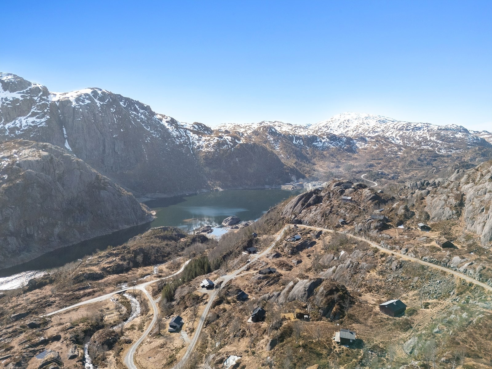 For skientusiasten er det kun 2,8 km til Fjellhaugen Skisenter og preparerte langrennsløyper i nærheten. Galleribilde