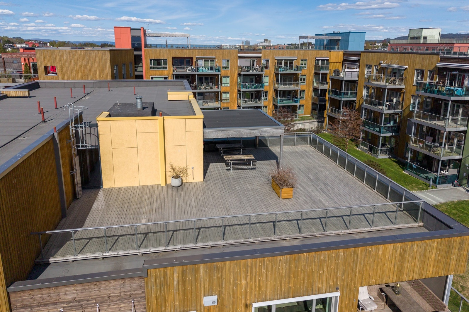 Tilgang til stor og solrik felles takterrasse Galleribilde