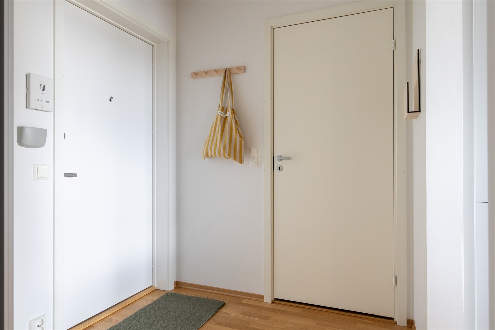 Dørcalling gjør det enkelt å slippe inn gjester i ditt nye hjem Galleribilde
