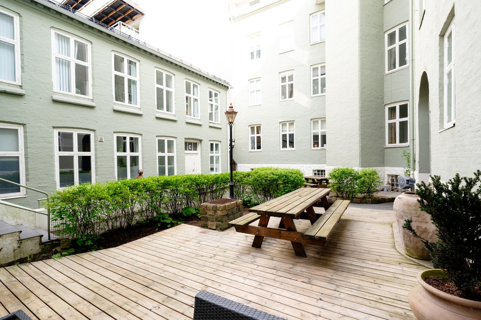 Flere sittesoner gir godt med plass for å kunne nyte utendørs. Galleribilde