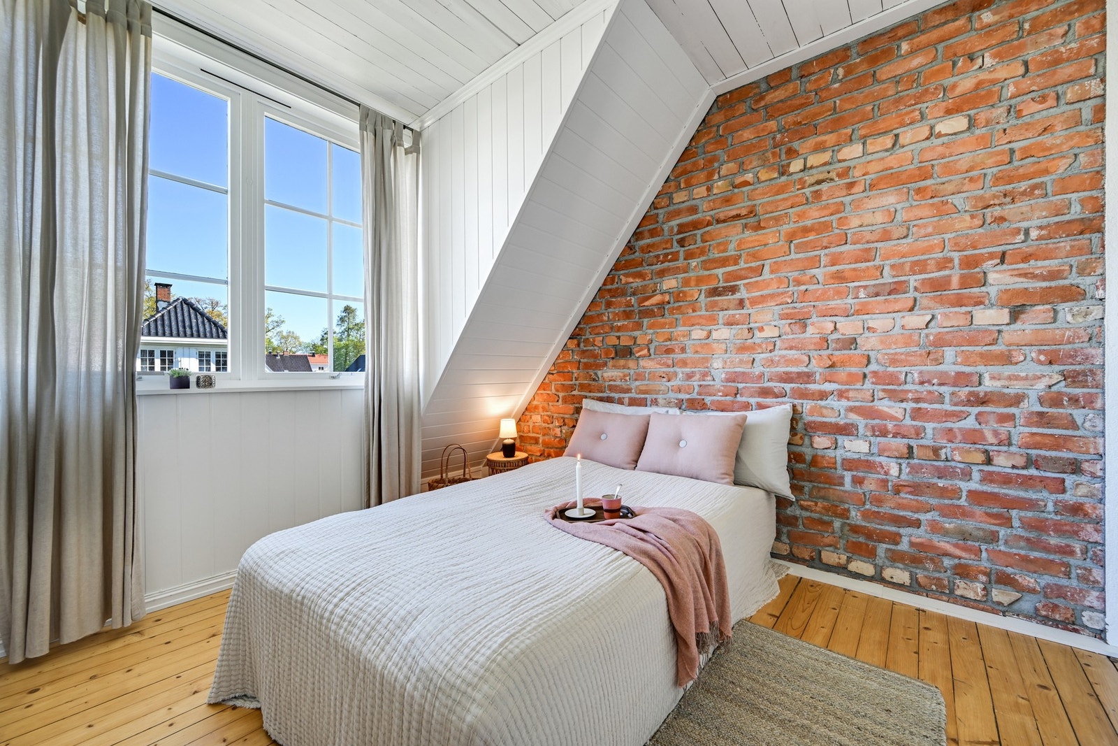 2. etasje inneholder to soverom og bad Galleribilde