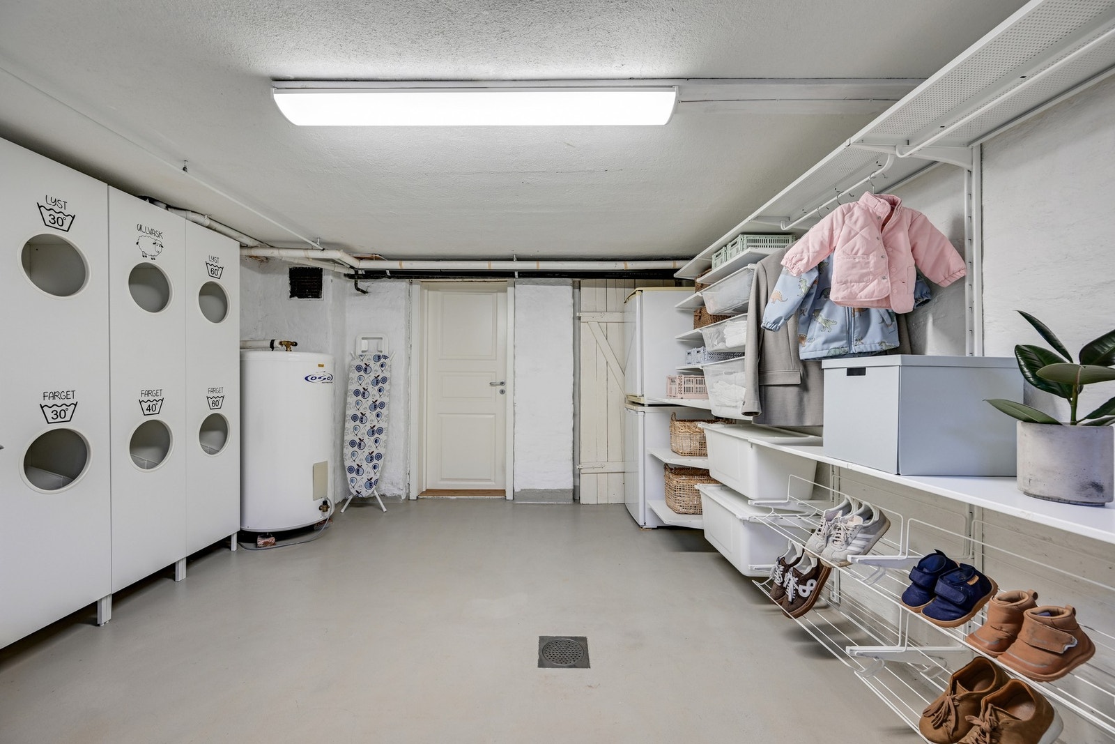 Stort og deilig vaskerom med varmekabler og mye plass! Galleribilde