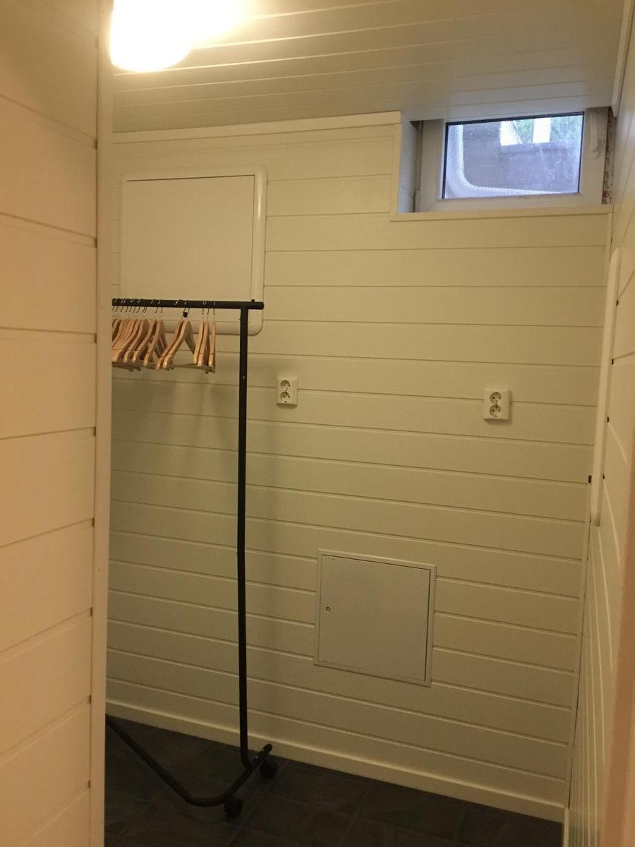 Innvendig bod/teknisk rom (gulv byttet til samme som i stuen, gangen og på soverommene i 2021) Galleribilde
