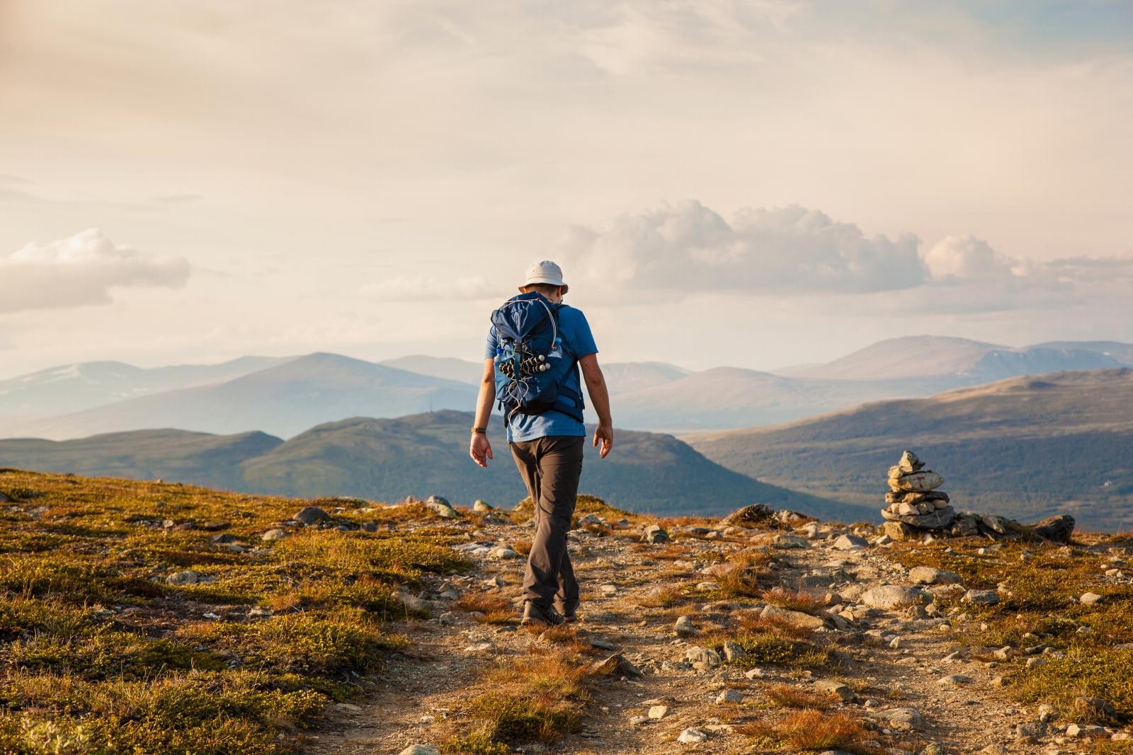 I øst og sør ligger Venabygdsfjellet, Ringebufjellet og Øyerfjellet med fiskevann og nydelig turterreng. Galleribilde