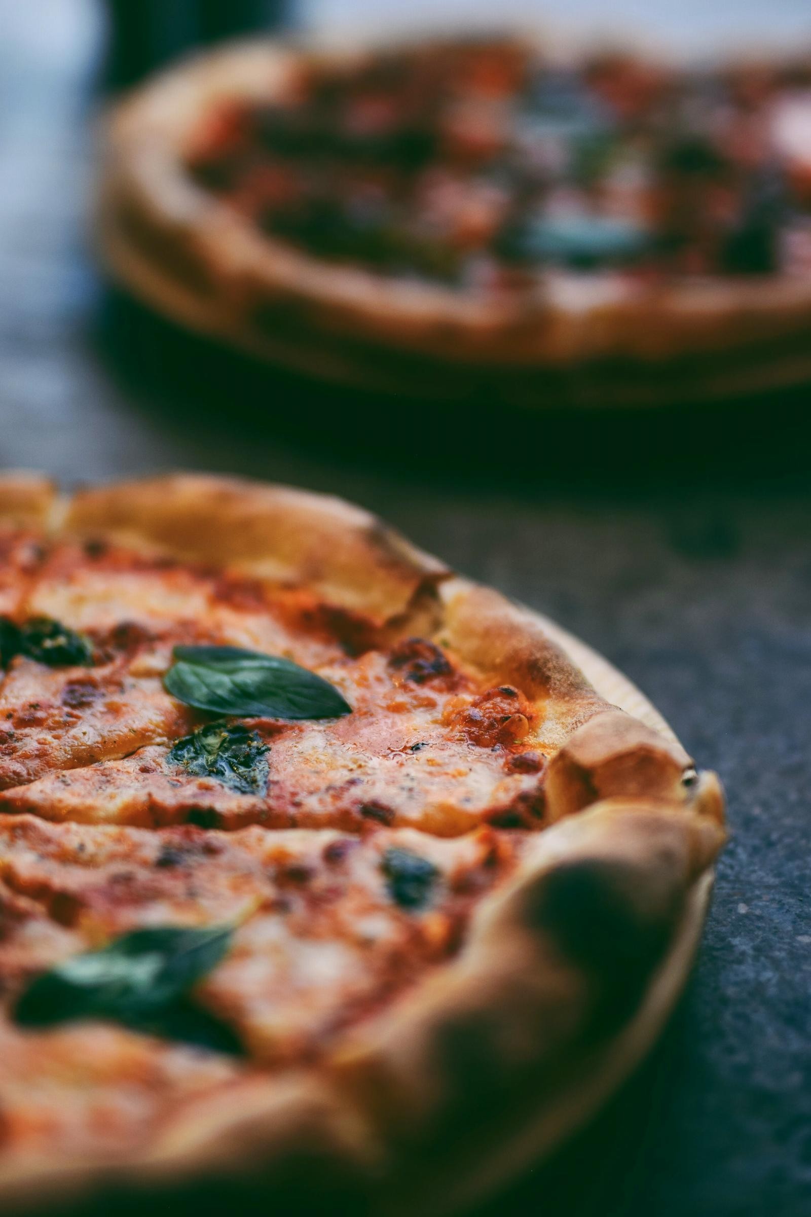 Kvitfjell er kjent for høy kvalitet på spisestedene på alle de tre fjellsidene. Nyt en perfekt laget pizza på Gondolen Fjellbistro Galleribilde