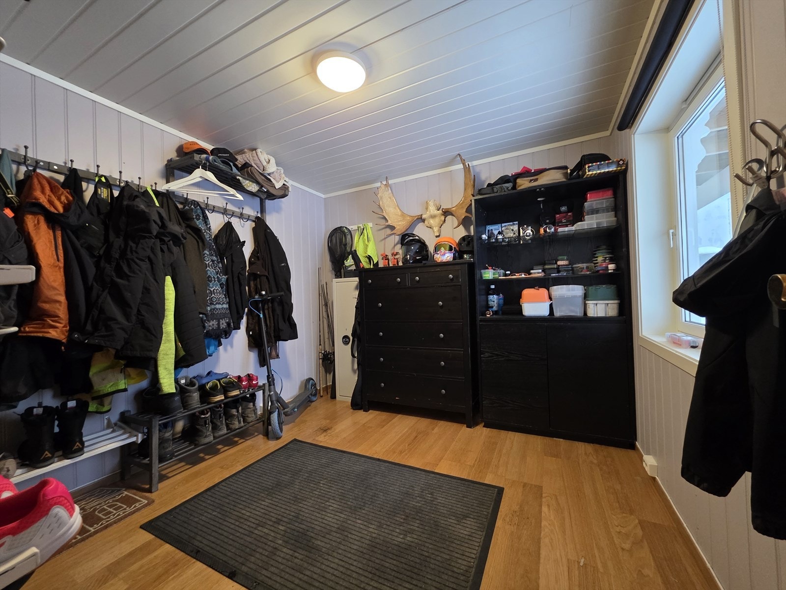 Soverom benyttet til stor garderobe. Foto: privat. Galleribilde