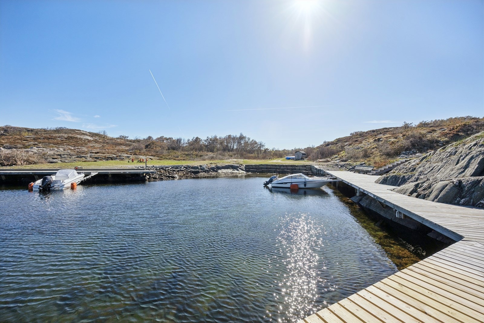 Båthavnen er lun og godt beskyttet. Galleribilde