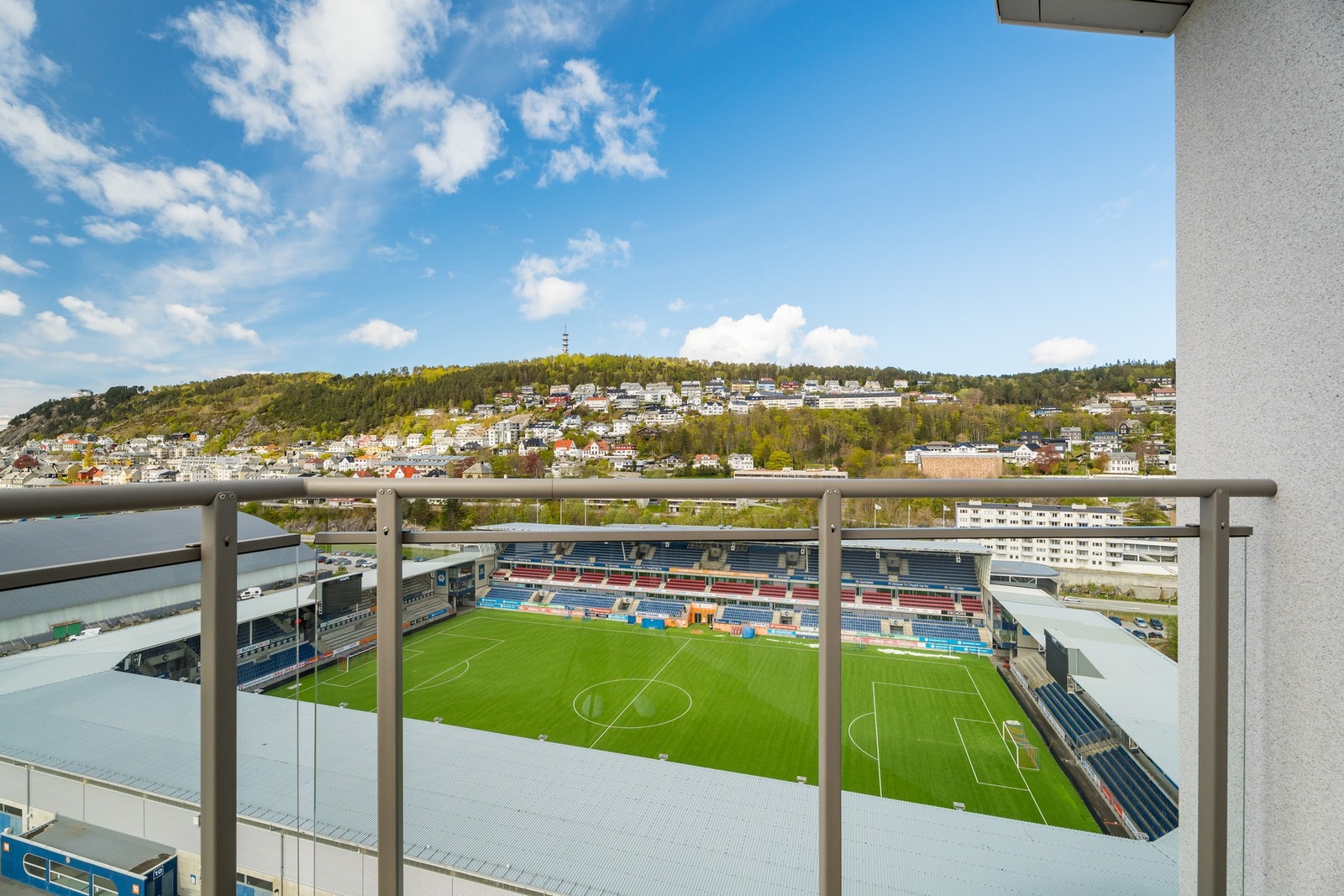 Har du lyst til å se Aalesunds Fotballklubb spille kamp? Her trenger du ikke billett. Galleribilde