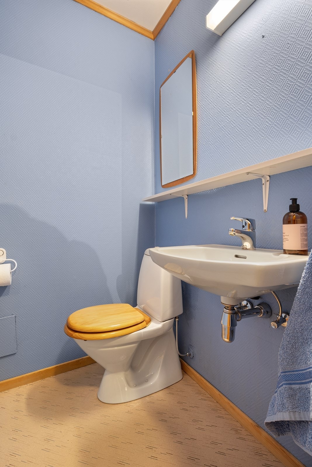 Eget toalett rom i tilknytning til badet. Galleribilde
