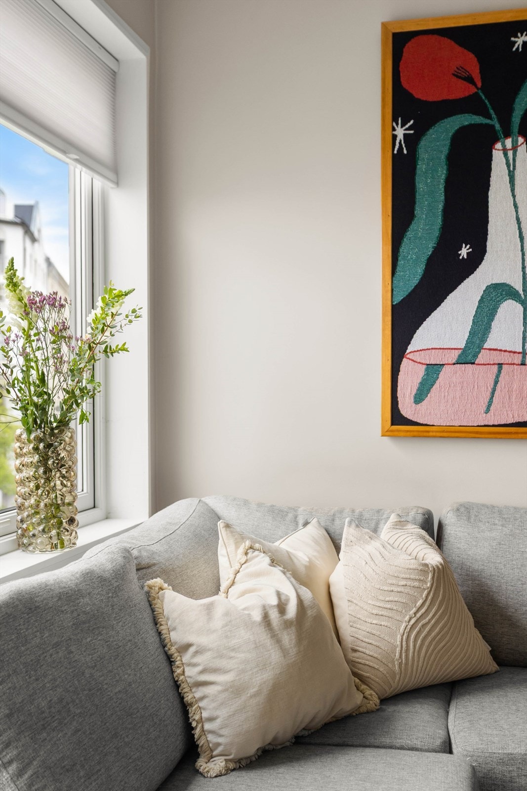 Vinduer med 2-lags pressglass fra 2014 bidrar til god komfort og isolasjon. Galleribilde