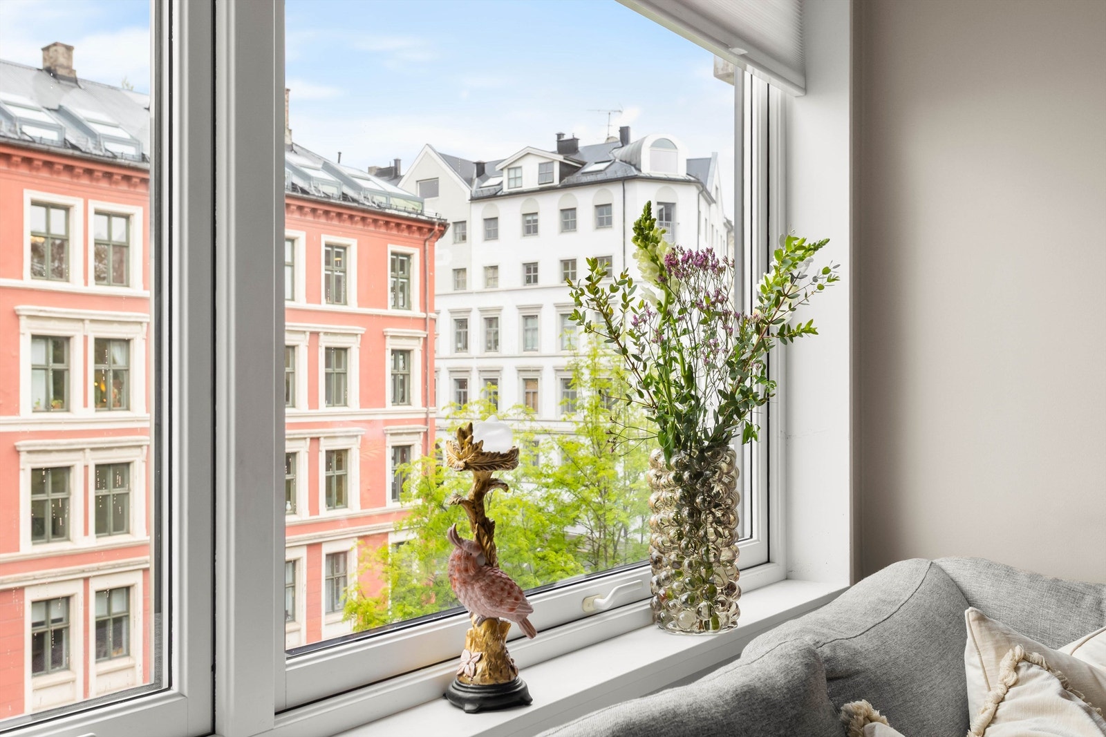 Utsikt mot de karakteristiske bygningene i Pilestredet Park, et område hvor historisk arkitektur møter moderne boligliv. Galleribilde