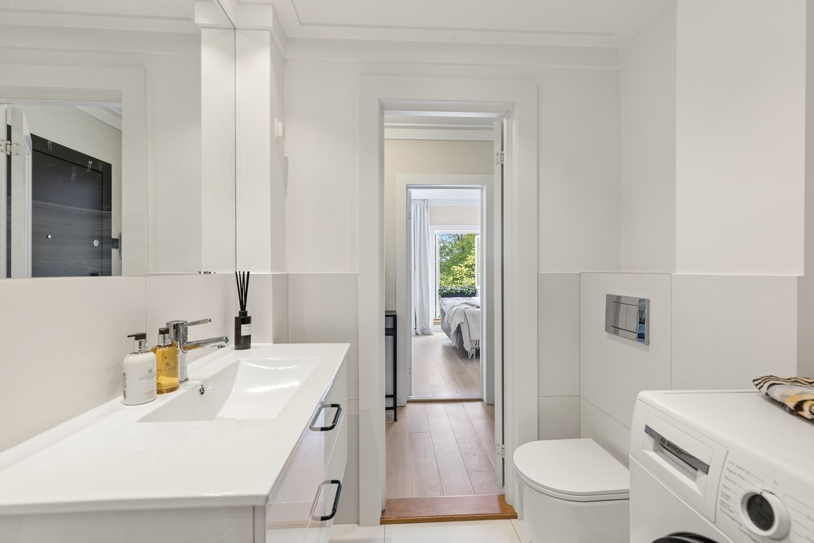 Det er opplegg for både vaskemaskin og tørketrommel. Galleribilde
