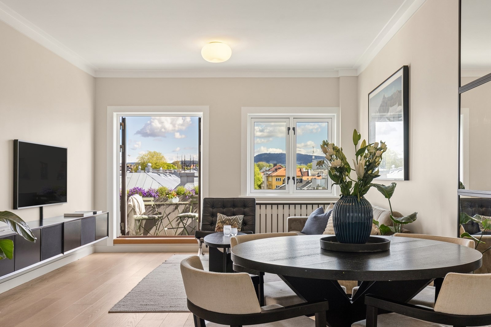 Fyring og varmtvann, samt internett er inkl. i felleskostnadene. Lave felleskostnader! Galleribilde