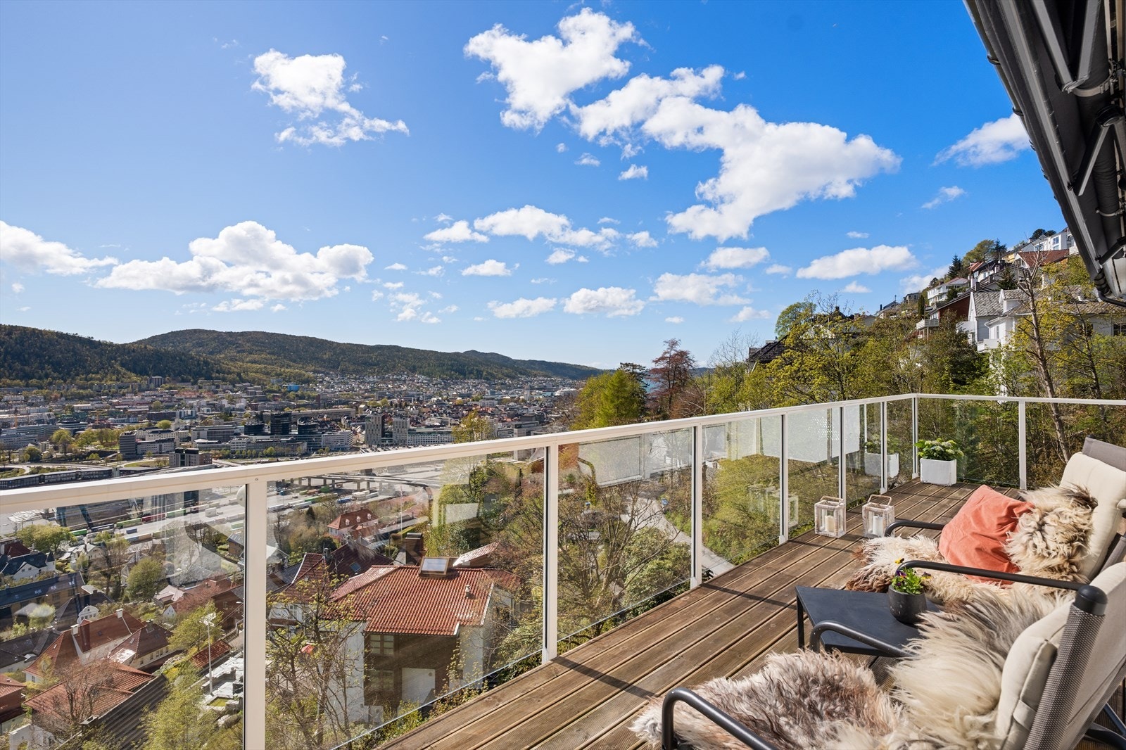 Vestvendt, med sol fra morgen til kveld Galleribilde