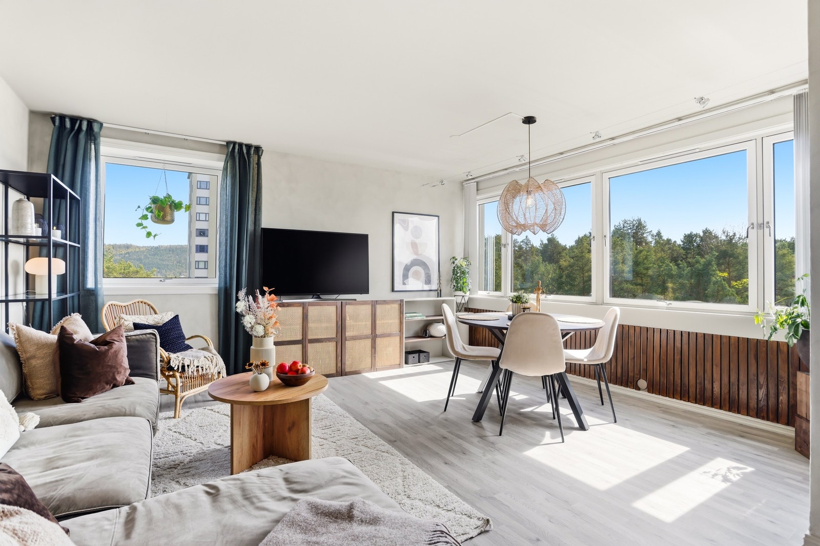 PrivatMegleren/v Marius Lundeberg Enger har gleden av å presentere Skogvegen 20 - En meget lekker leilighet i 7 etasje med rå utsikt.
Foto: THT Foto Galleribilde