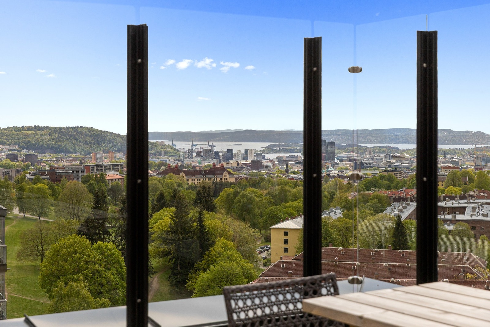 Nyt panoramautsikt over Oslo by. Galleribilde