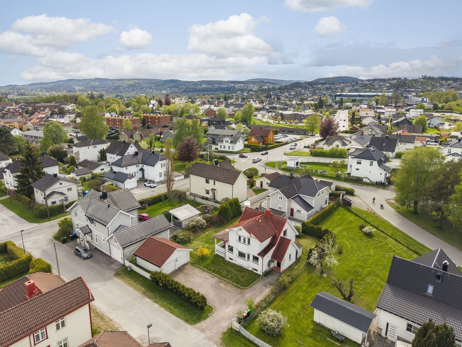 Det er flere servicetilbud i nærheten av boligen. Foto: Danny Twang - 360 Panorama Galleribilde
