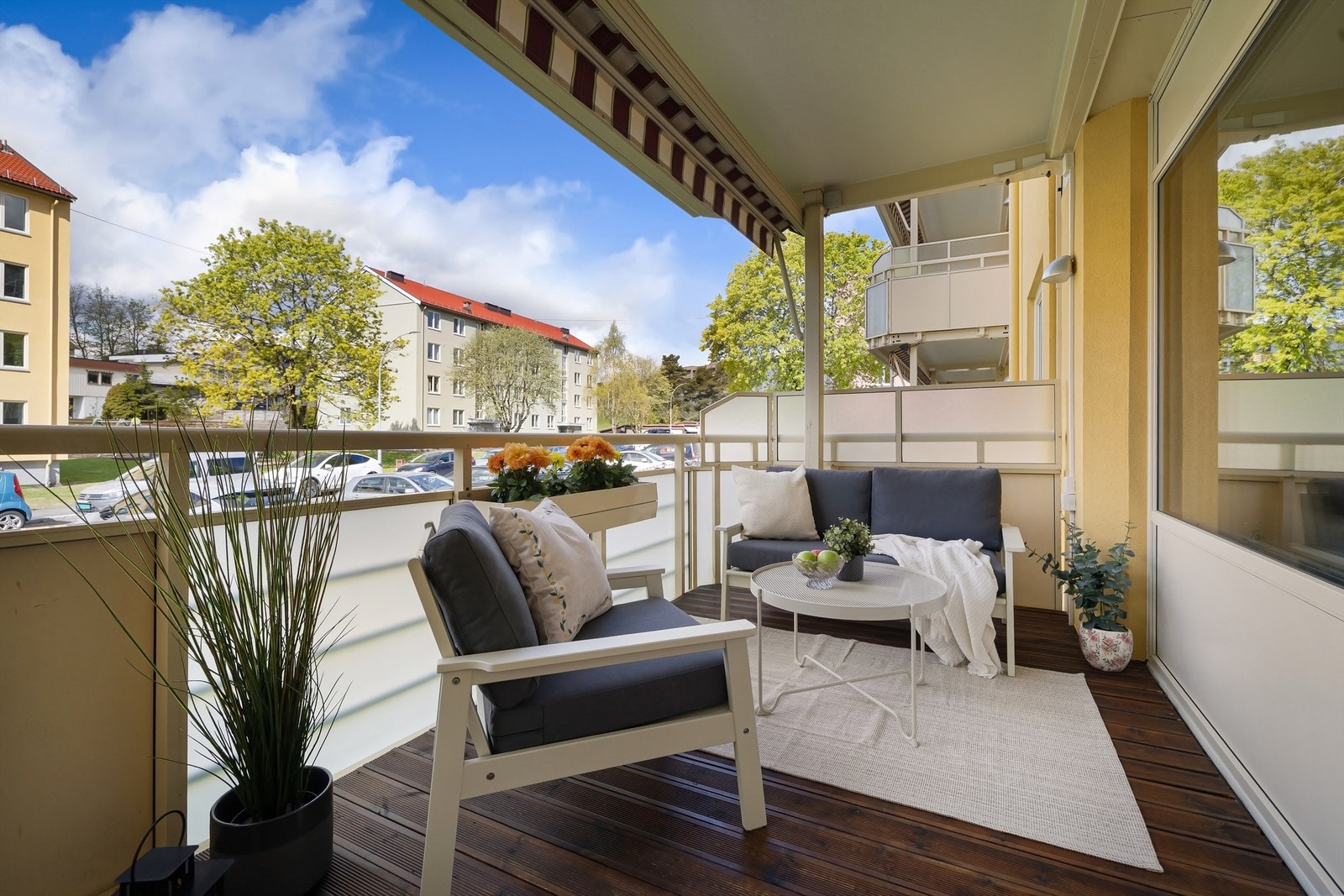 Vestvendt balkong i betongkonstruksjoner på ca. 10 m² Galleribilde