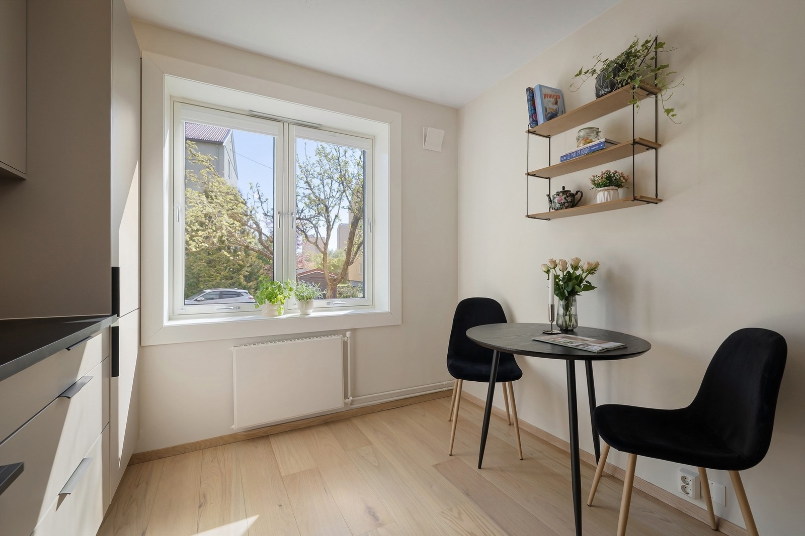 Vinduene gir gode mengder med naturlig lys Galleribilde