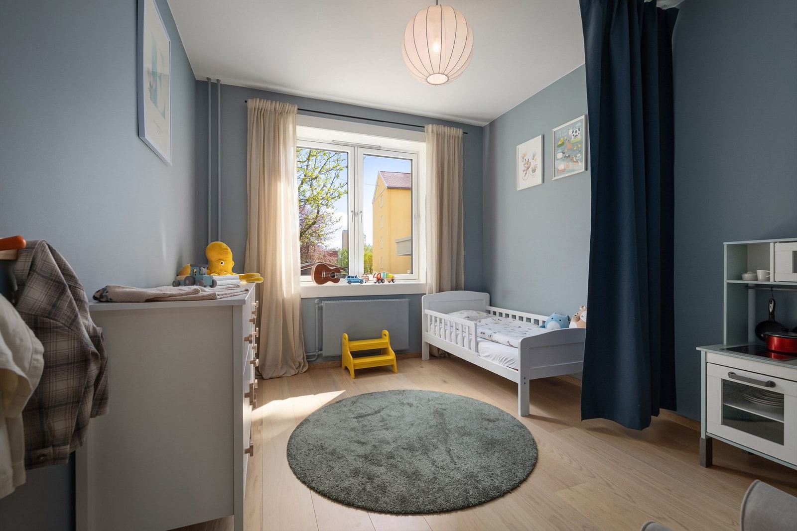 Passer fint som barnerom, gjesterom eller kontor Galleribilde