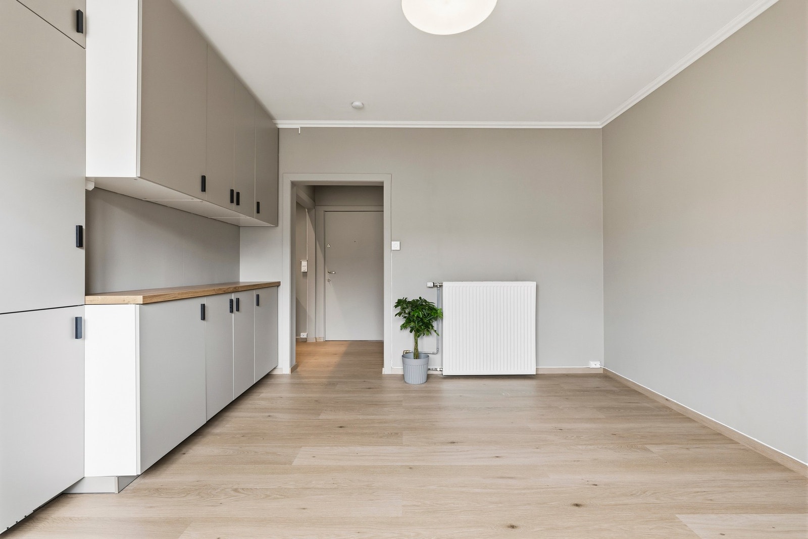 Leiligheten ha et nytt og ubrukt kjøkken med innredning fra IKEA. Galleribilde