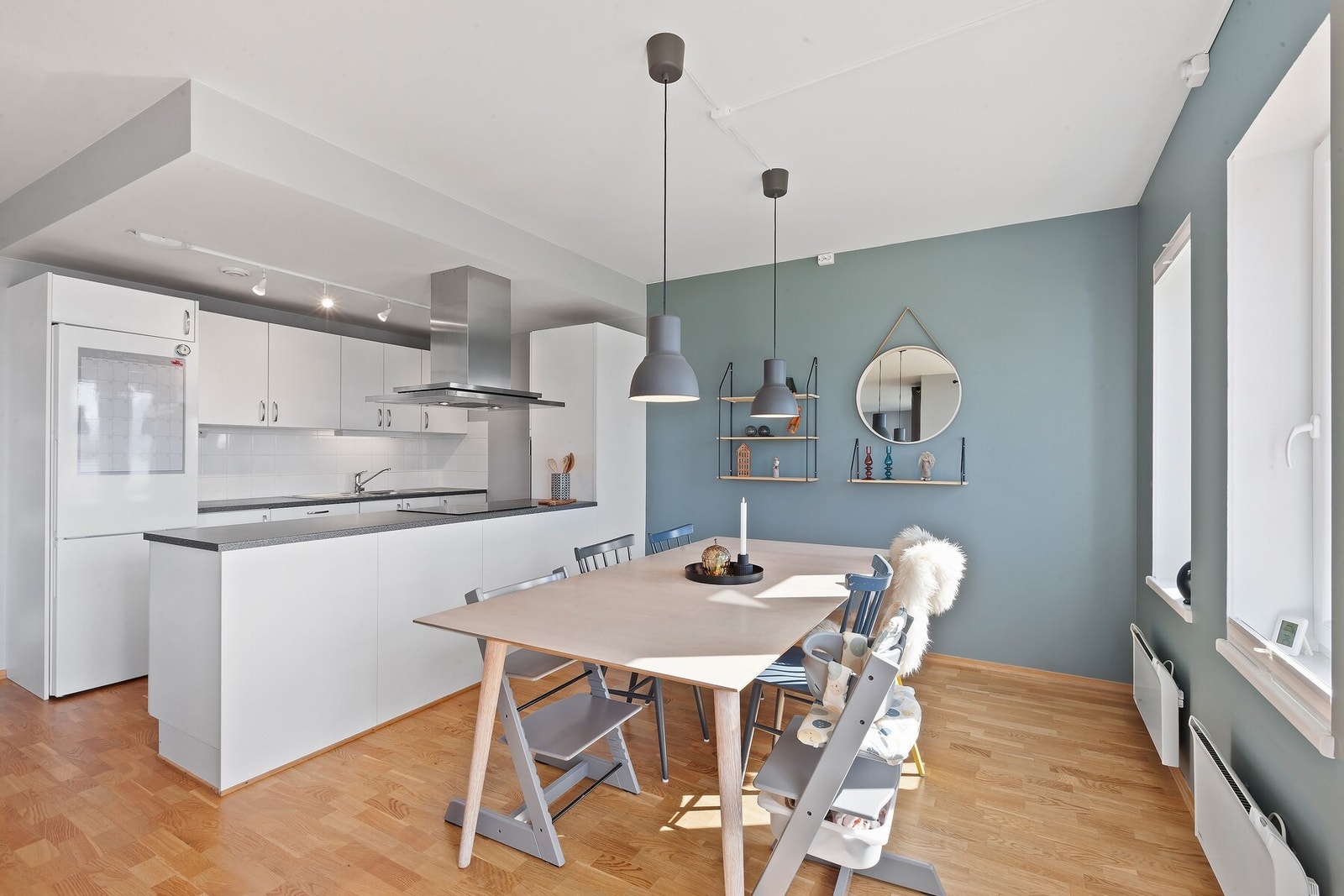 God plass til spisebord for hyggelige sammenkomster. Galleribilde