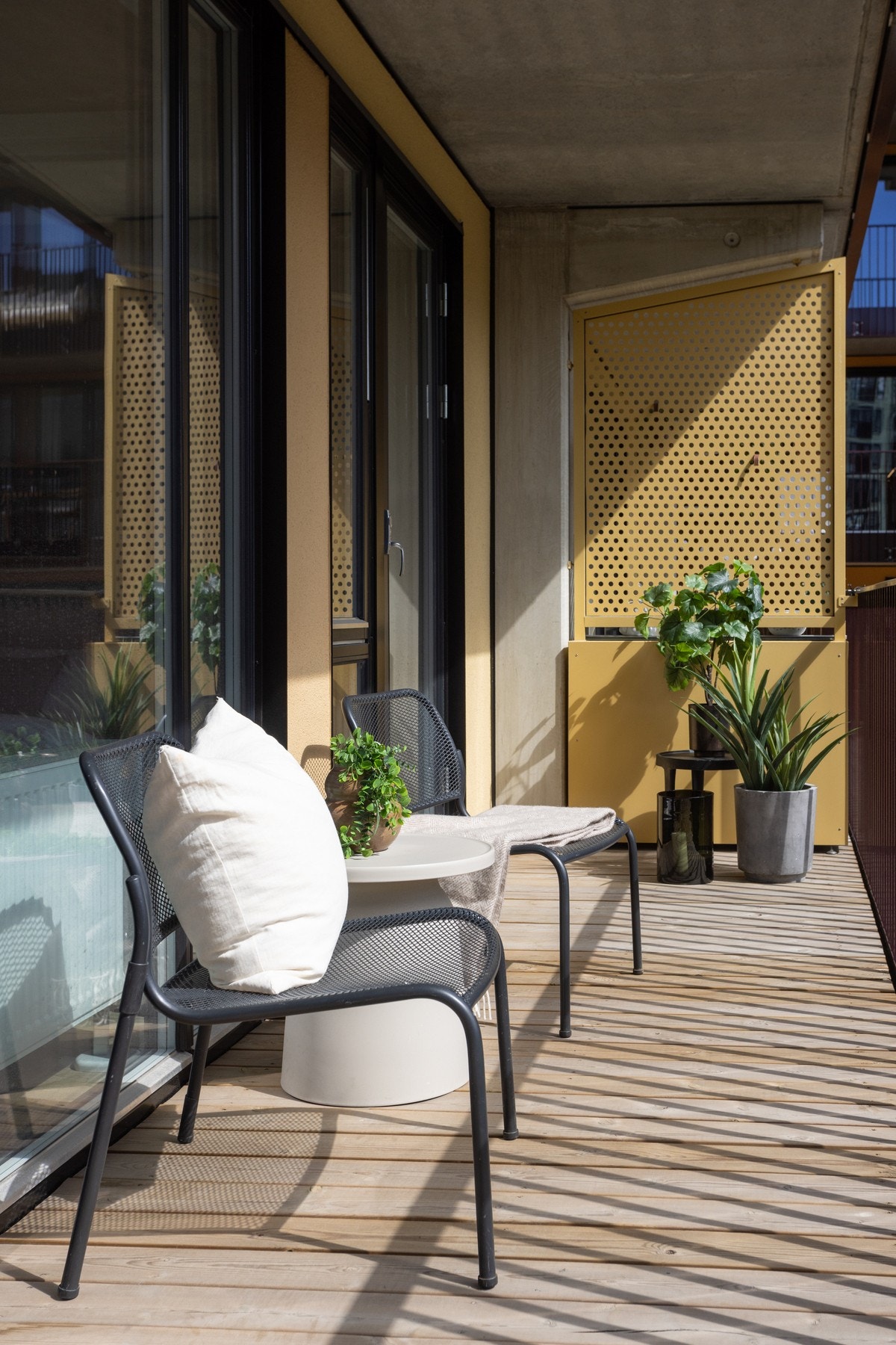 Med sine 12 kvm er det god plass til loungemøblement, beplantning og grill. Galleribilde