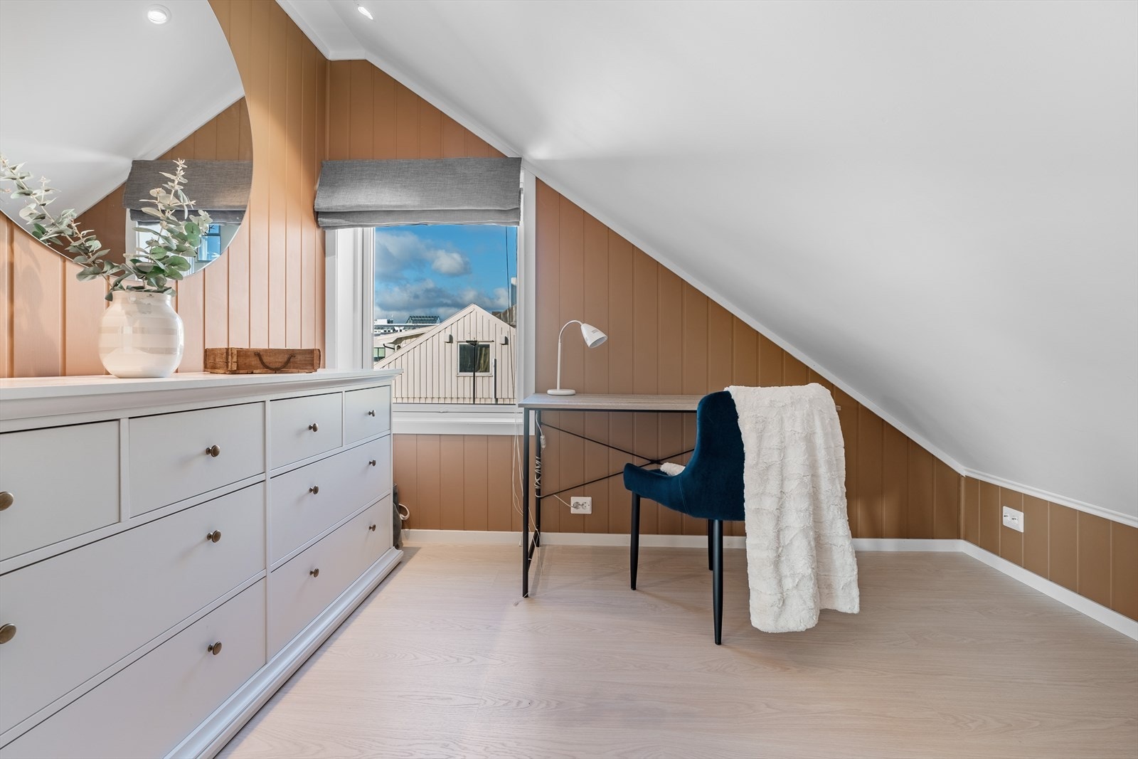 Loftsleiligheten har to delikate soverom. Galleribilde