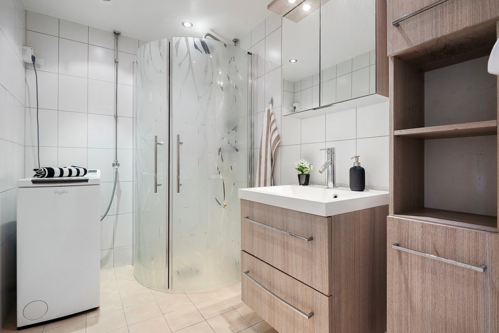 Badet ble renovert i 2012 av borettslaget og fremstår moderne og velholdt. Galleribilde