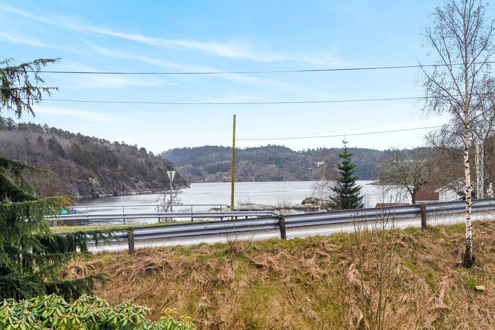 Eiendommen har en hyggelig nærhet til sjøen Galleribilde