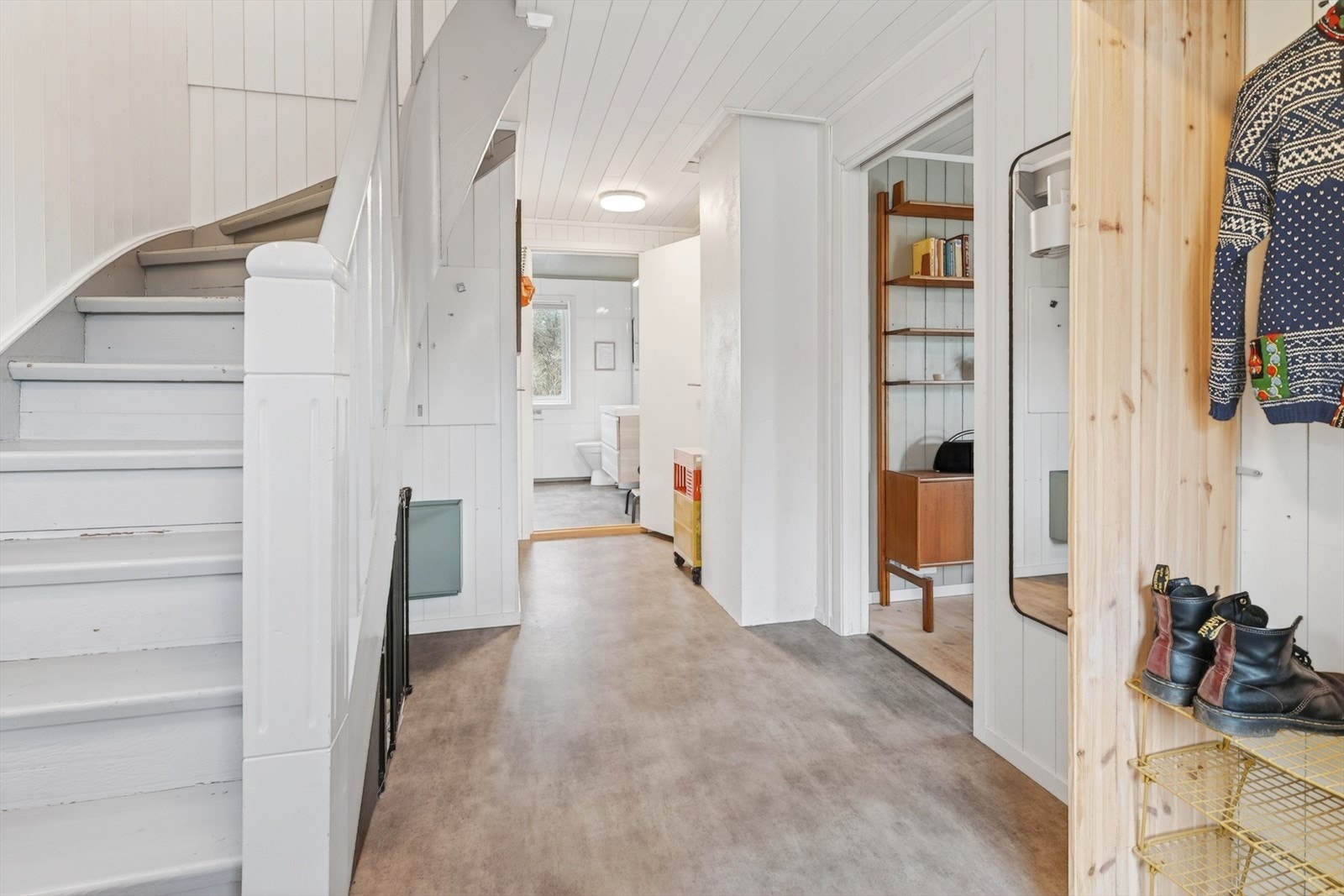 Boligen fremstår lys og trivelig Galleribilde