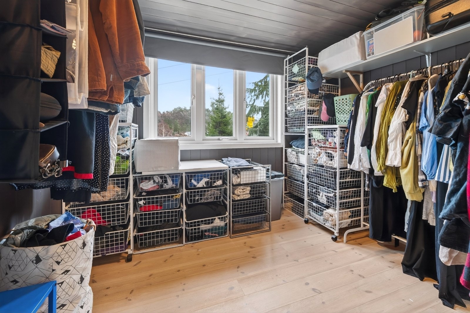 Brukes idag som garderoberom - Egner seg godt som en stue nr.2 også Galleribilde