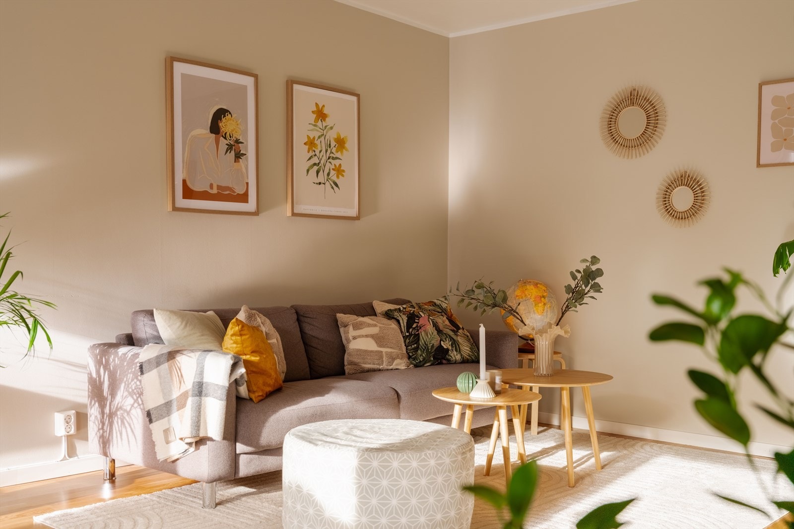 Oppvarming av leiligheten skjer via radiatorer koblet til fjernvarme. Galleribilde