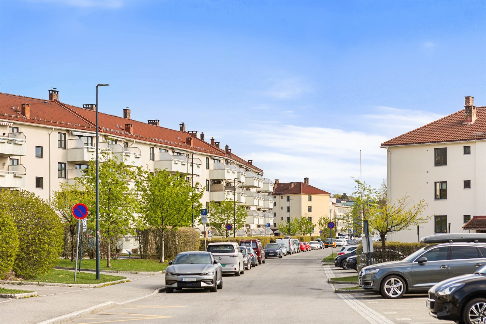 Beliggenheten er sentral med kort gangavstand til T-bane på Brynseng og Helsfyr, som tar deg til sentrum på rundt 10 minutter. Galleribilde