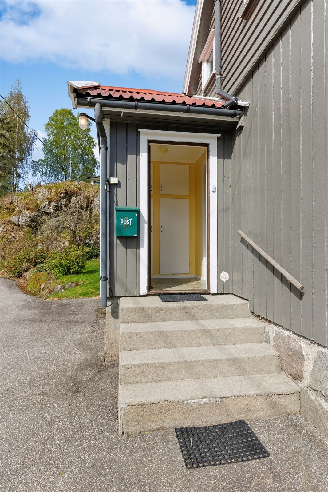 Inngangspartiet er en del av tilbygget fra 70-tallet. Galleribilde