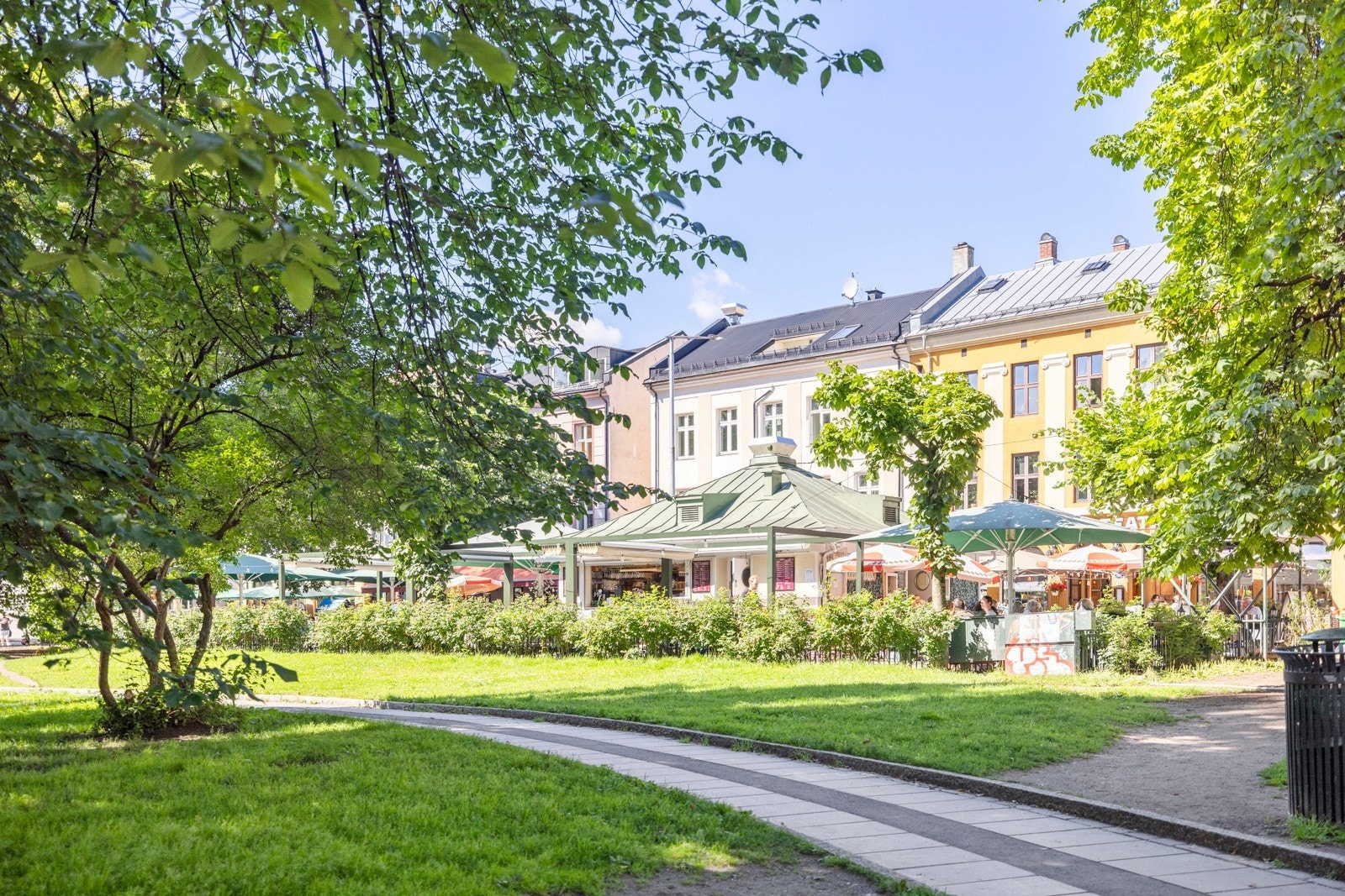 Grünerløkka er en av de mest populære og attraktive bydelene i sentrale Oslo. Området er i dag mest kjent for sitt pulserende uteliv, hyggelige gatecaféer, markeder og små nisjeforretninger. Galleribilde