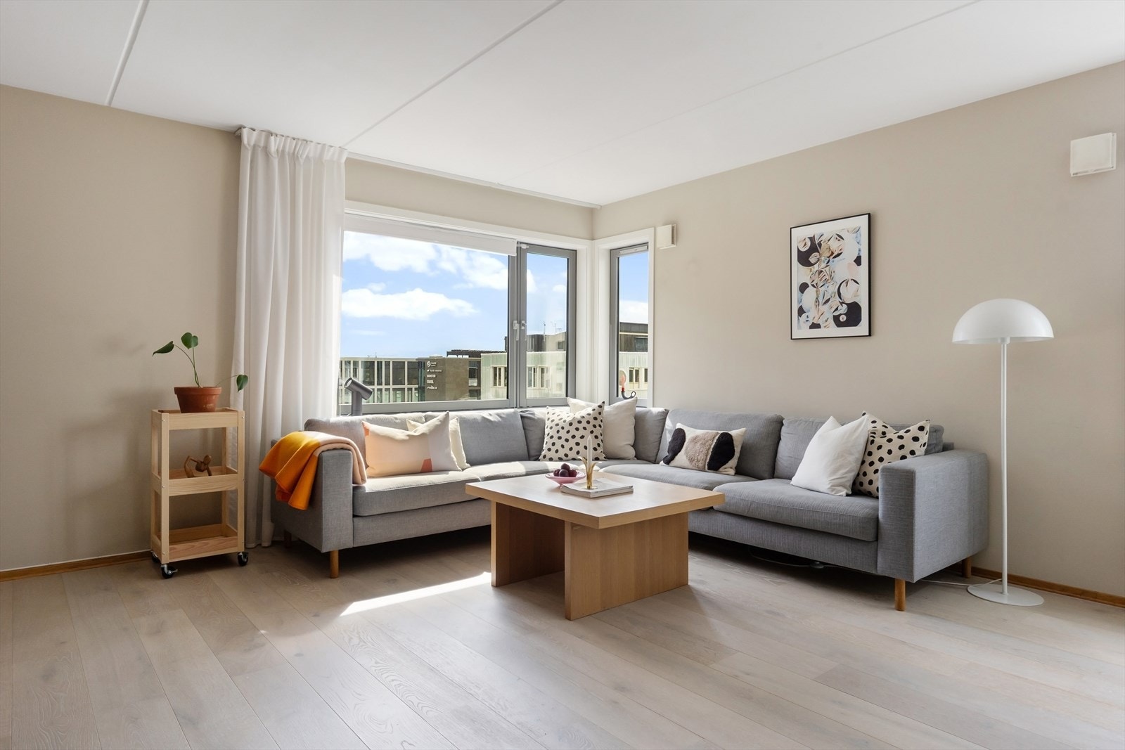 Hjørneleilighet med lysinnslipp fra flere himmelretninger. Galleribilde