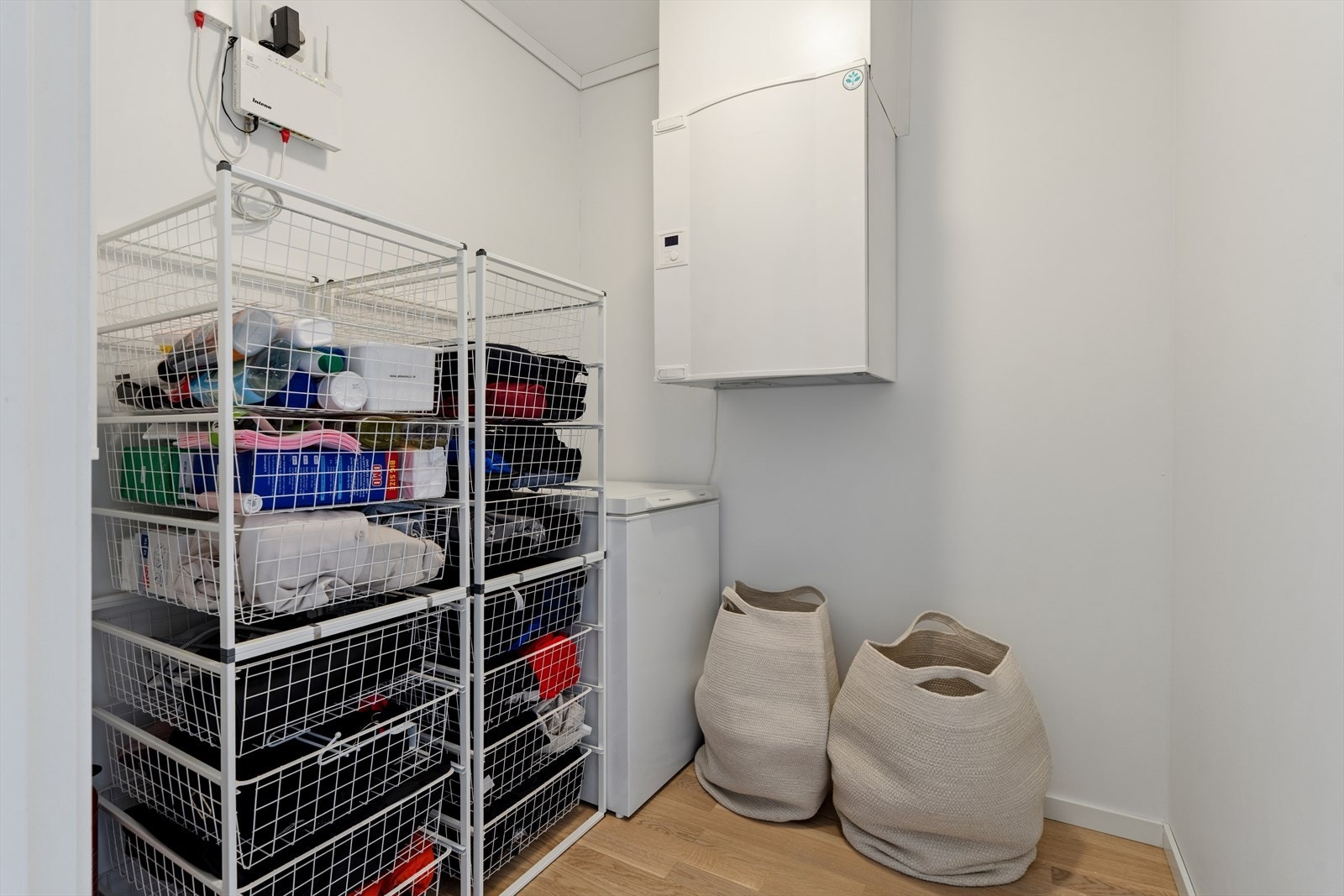 Bod i gang. Teknisk rom med balansert ventilasjon for leiligheten. Galleribilde