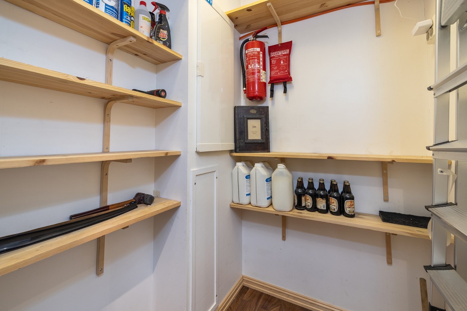 Praktisk bod for ekstra lagringsplass. Galleribilde