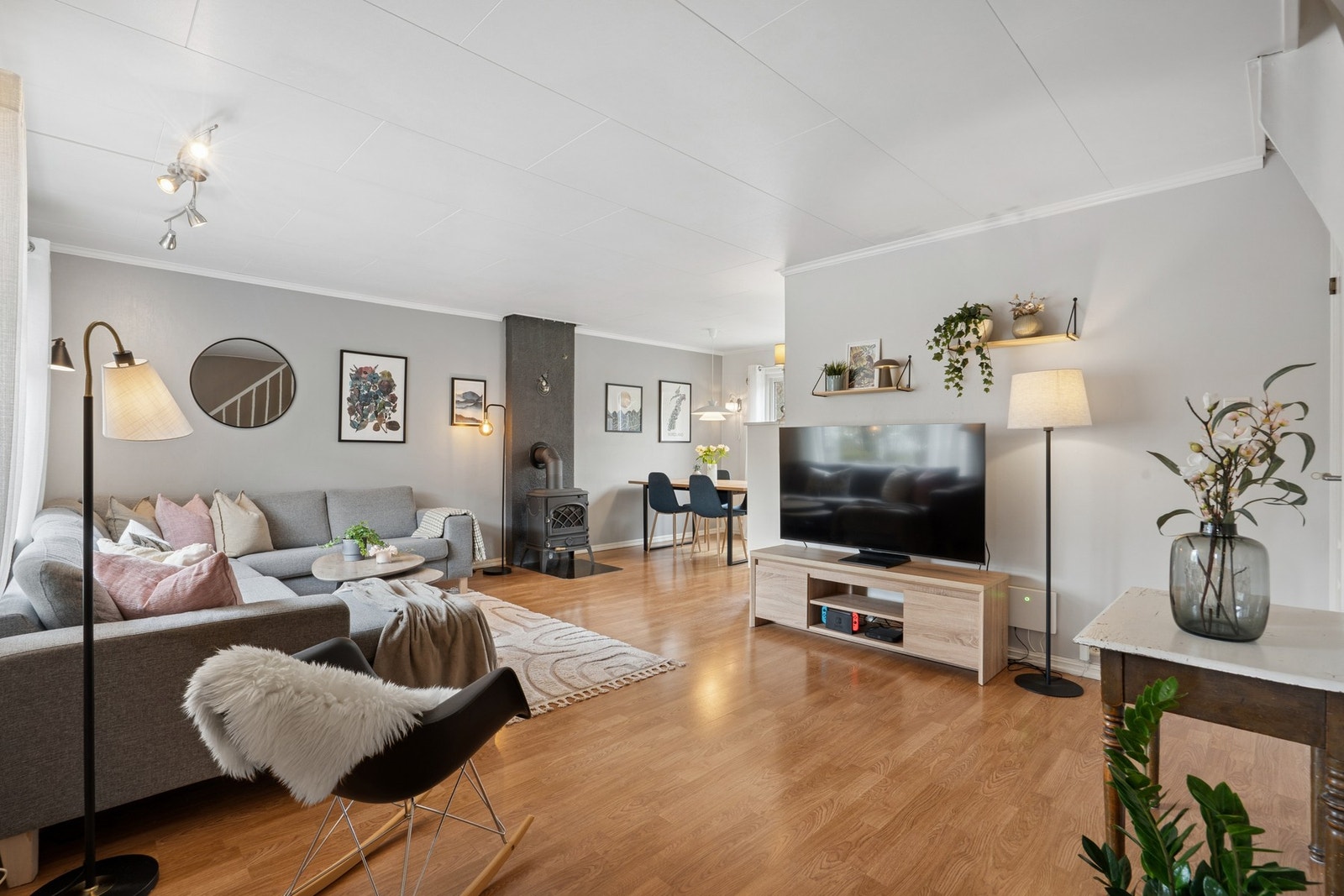 Familievennlig rekkehus med 3 soverom og praktisk planløsning - med stor og fin markterrasse! Galleribilde