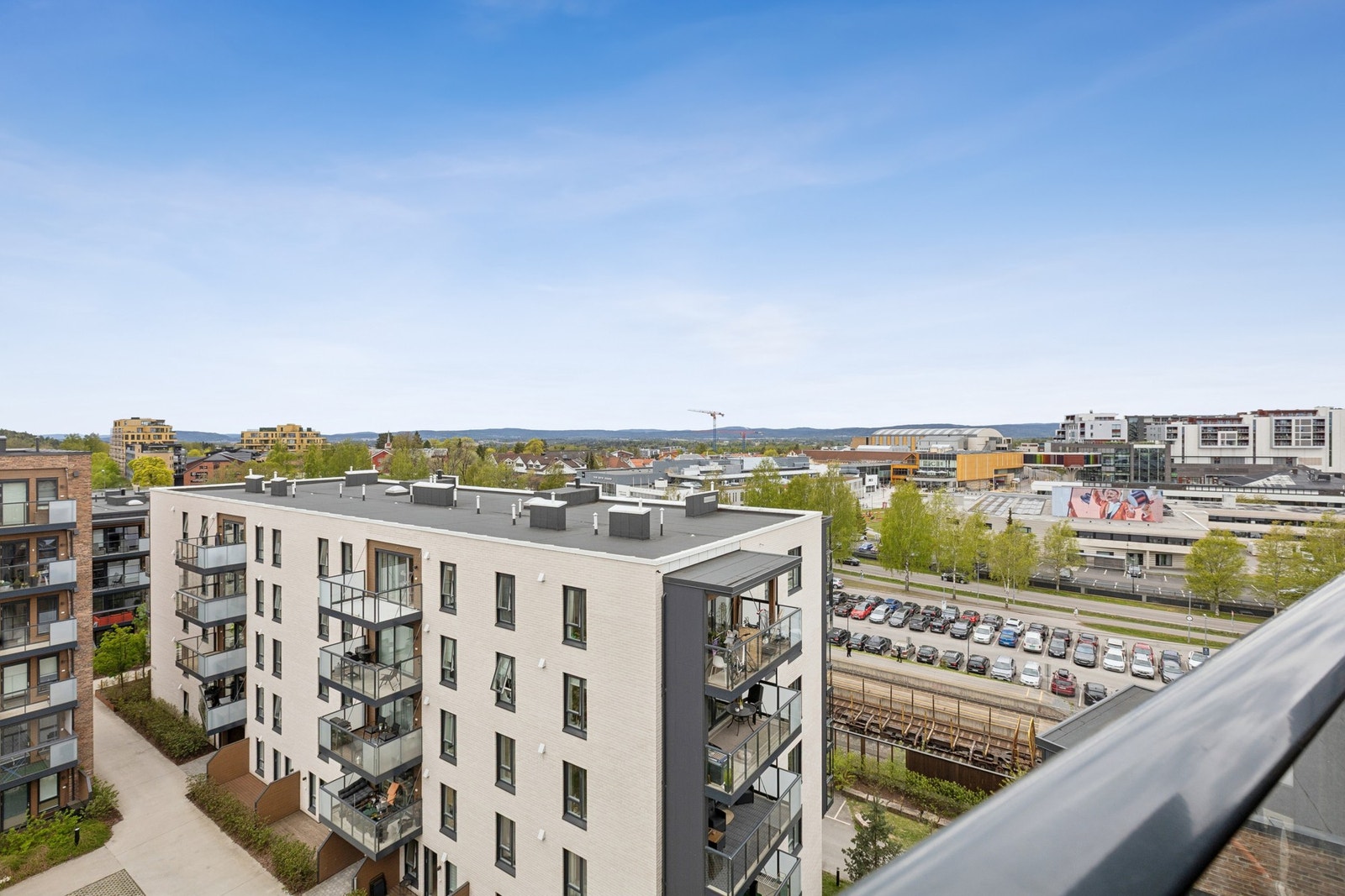 Utsikt fra leilighetens balkong. Galleribilde