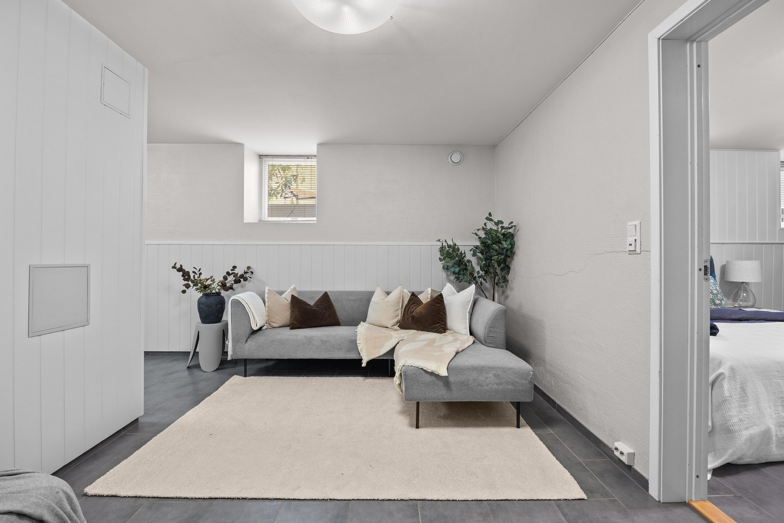 Rommet er i dag innredet med sofa Galleribilde