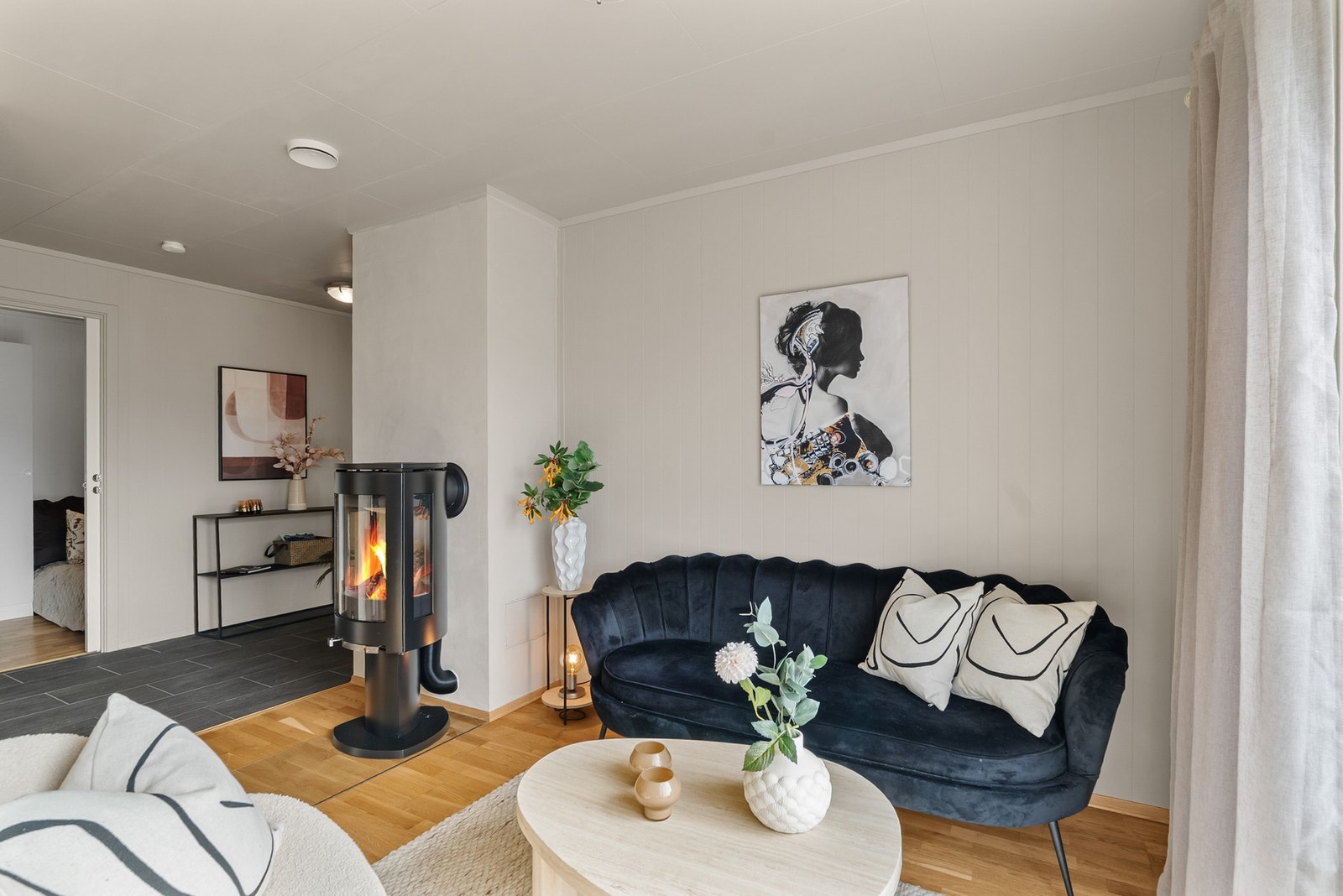Parkett og flis på gulv. Galleribilde
