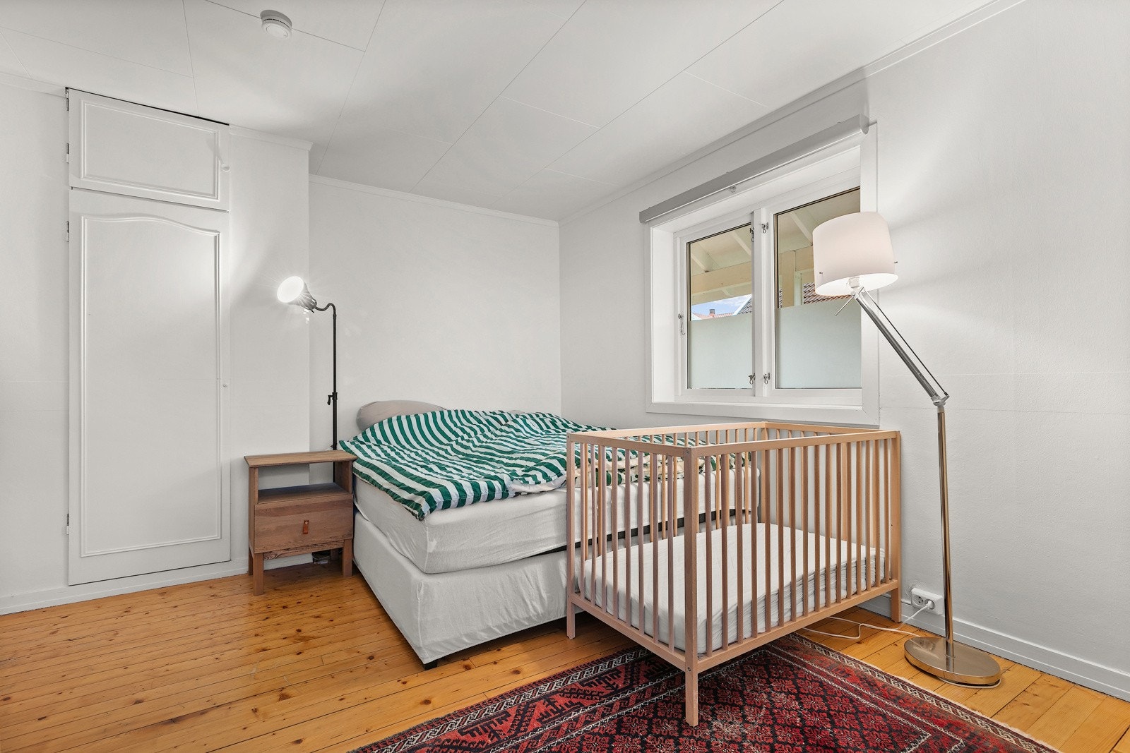 Soverom med garderobe Galleribilde