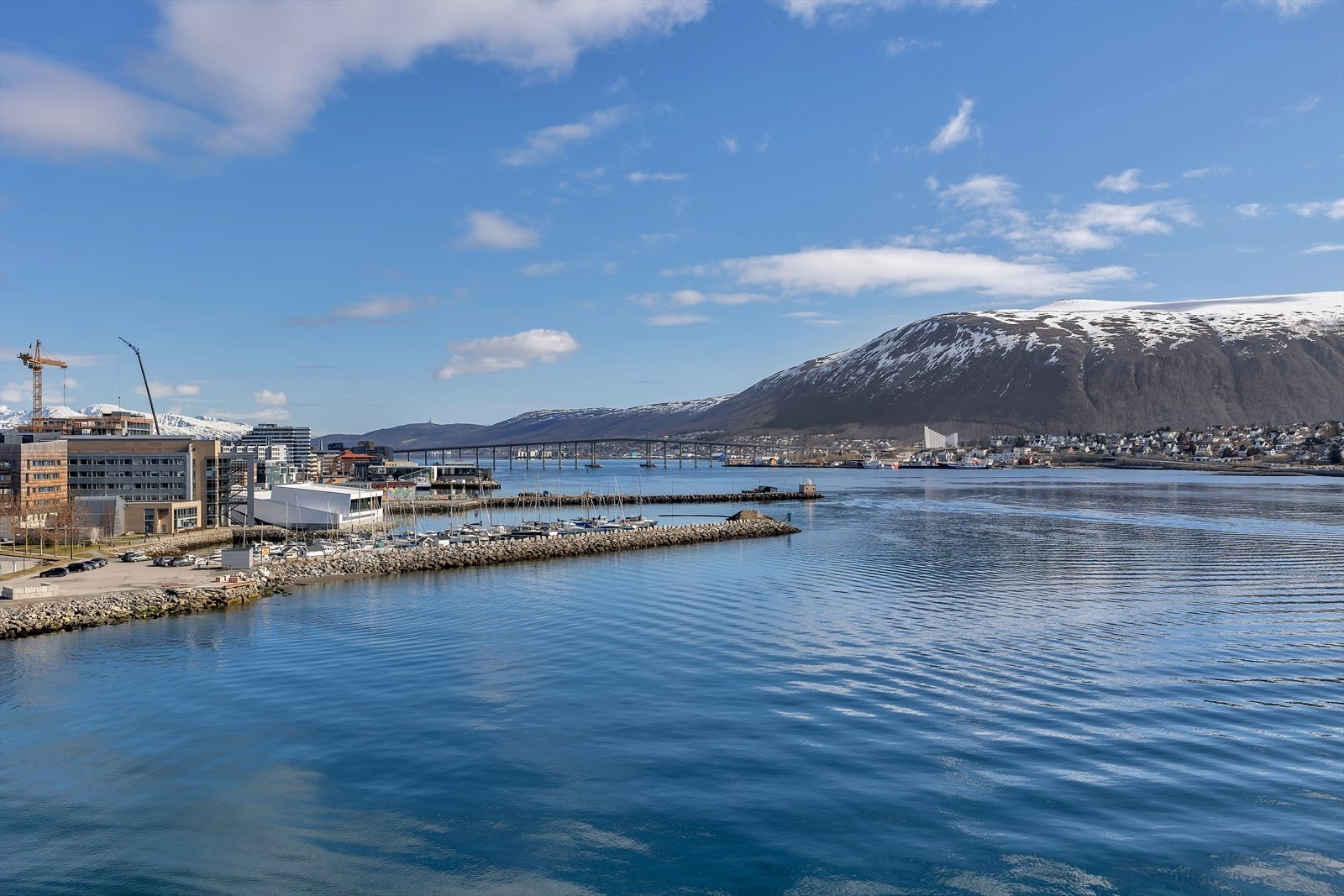Tromsøbrua og Ishavskatedralen. Galleribilde