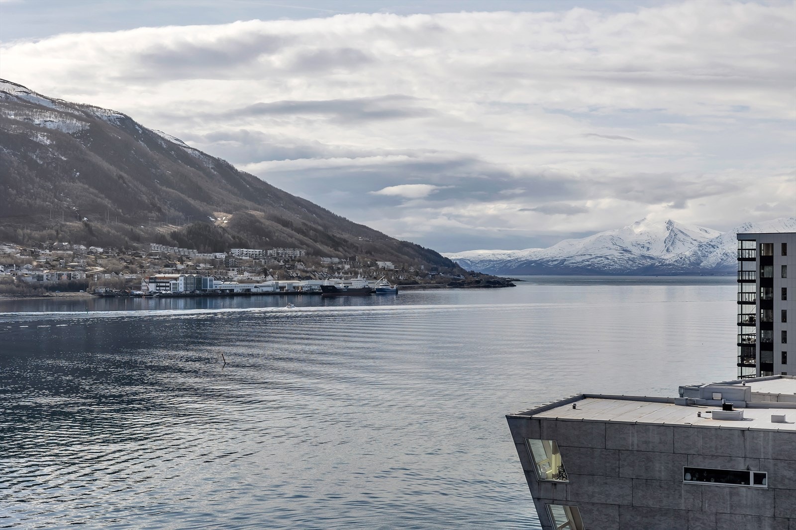 Tromsøysundet og innseilingen til Tromsø. Galleribilde